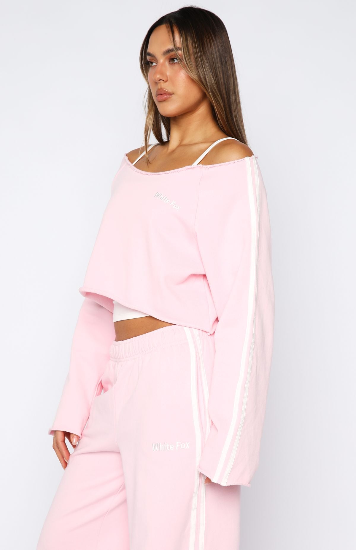 FOTUS フェトウス　オフショルダー　トップス　ジップ Star Student Cropped Off Shoulder Sweater Pink | White Fox Boutique US