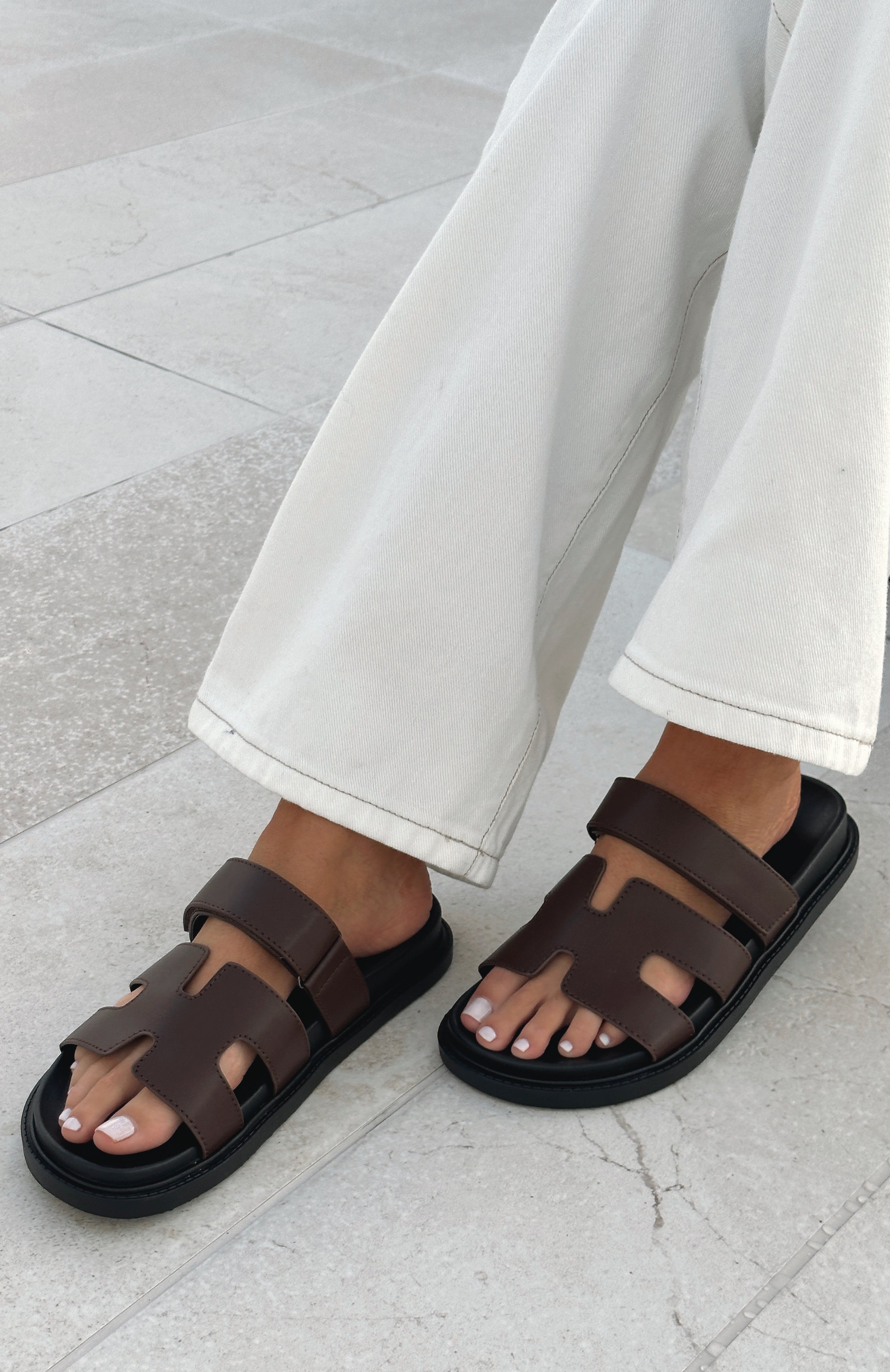 Riley Sandals Chocolate | White Fox Boutique US
