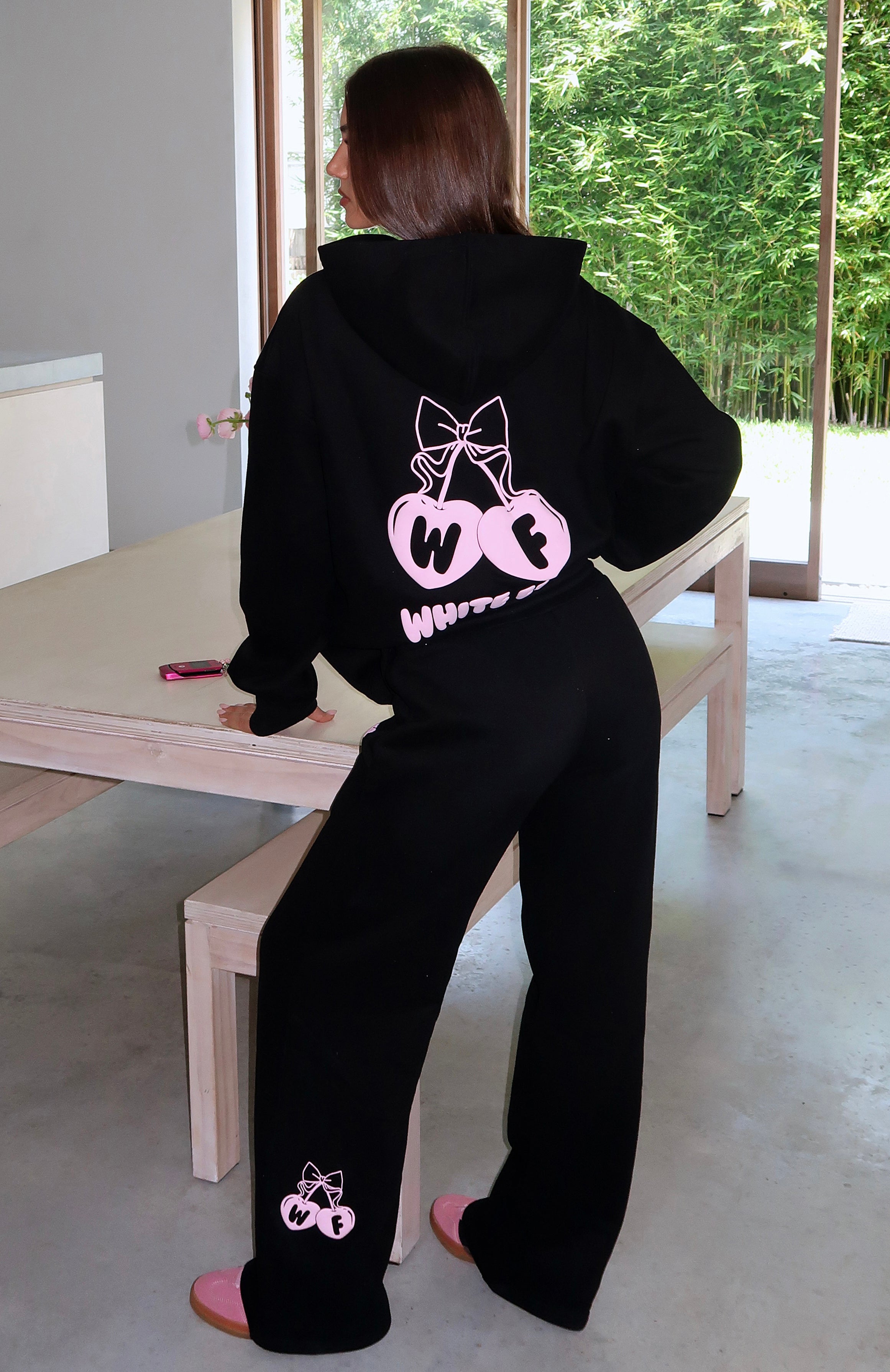 FEEL_THE_LOVE_HOODIE_FEEL_THE_