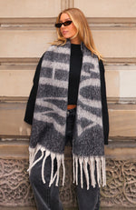 Warm Hug Scarf Black/White