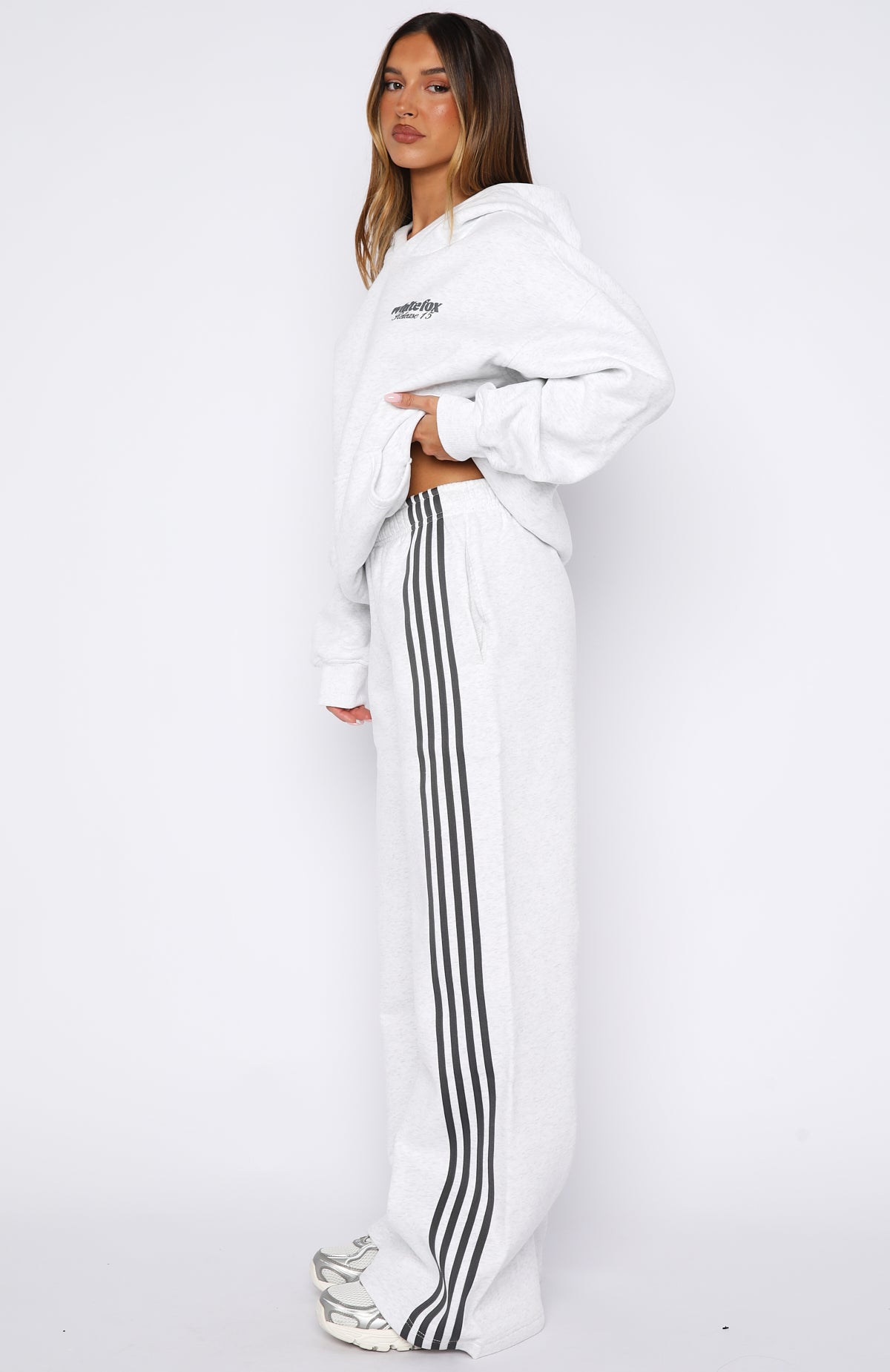 sale❗️ナルシス　リボンスウェット　ホワイト❣️ Bonjour Sagan（ボンジュールサガン） トレーナー スウェット 白抜き